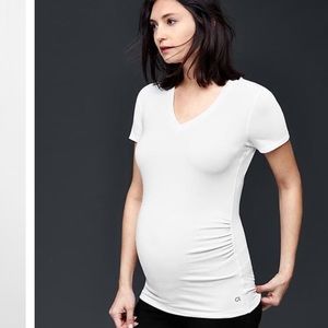 Maternity GapFit Breathe V-neck tee